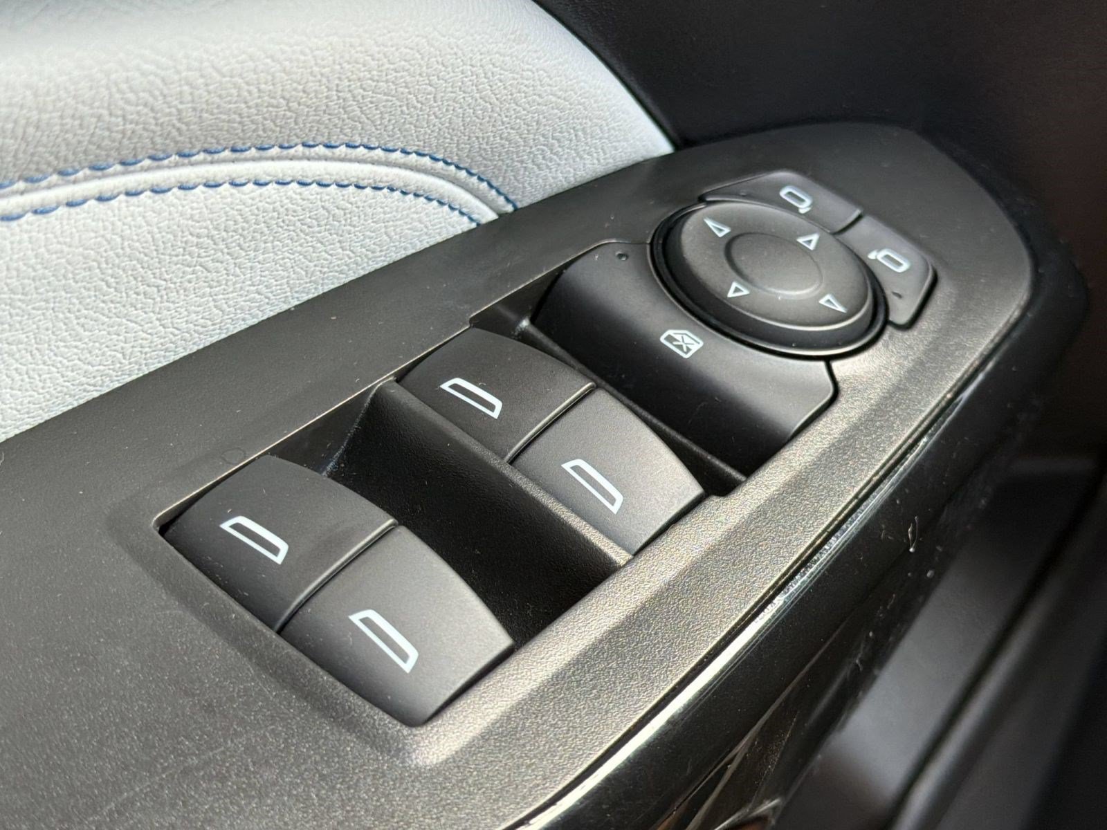 Used 2025 Chevrolet Trax LT FWD image 28