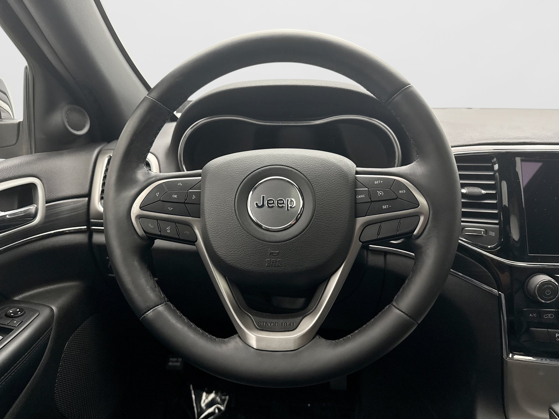 Used 2019 Jeep Grand Cherokee Limited AWD/4WD image 12