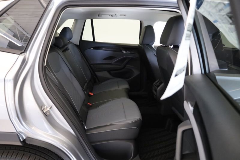 New 2026 Volkswagen Tiguan SE AWD/4WD image 32