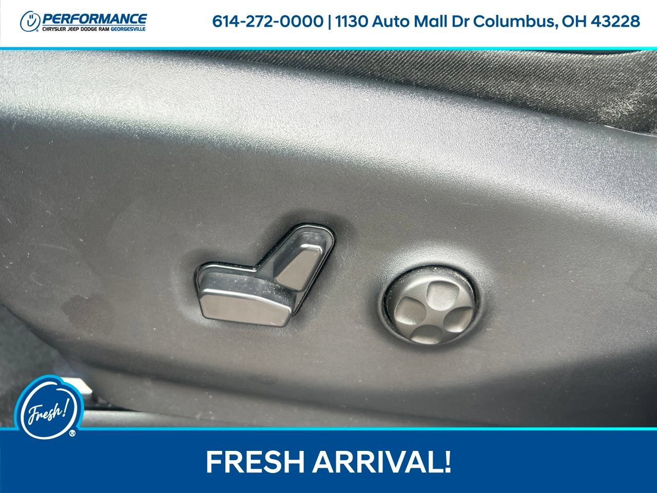 Used 2025 Chrysler Pacifica Select FWD image 18