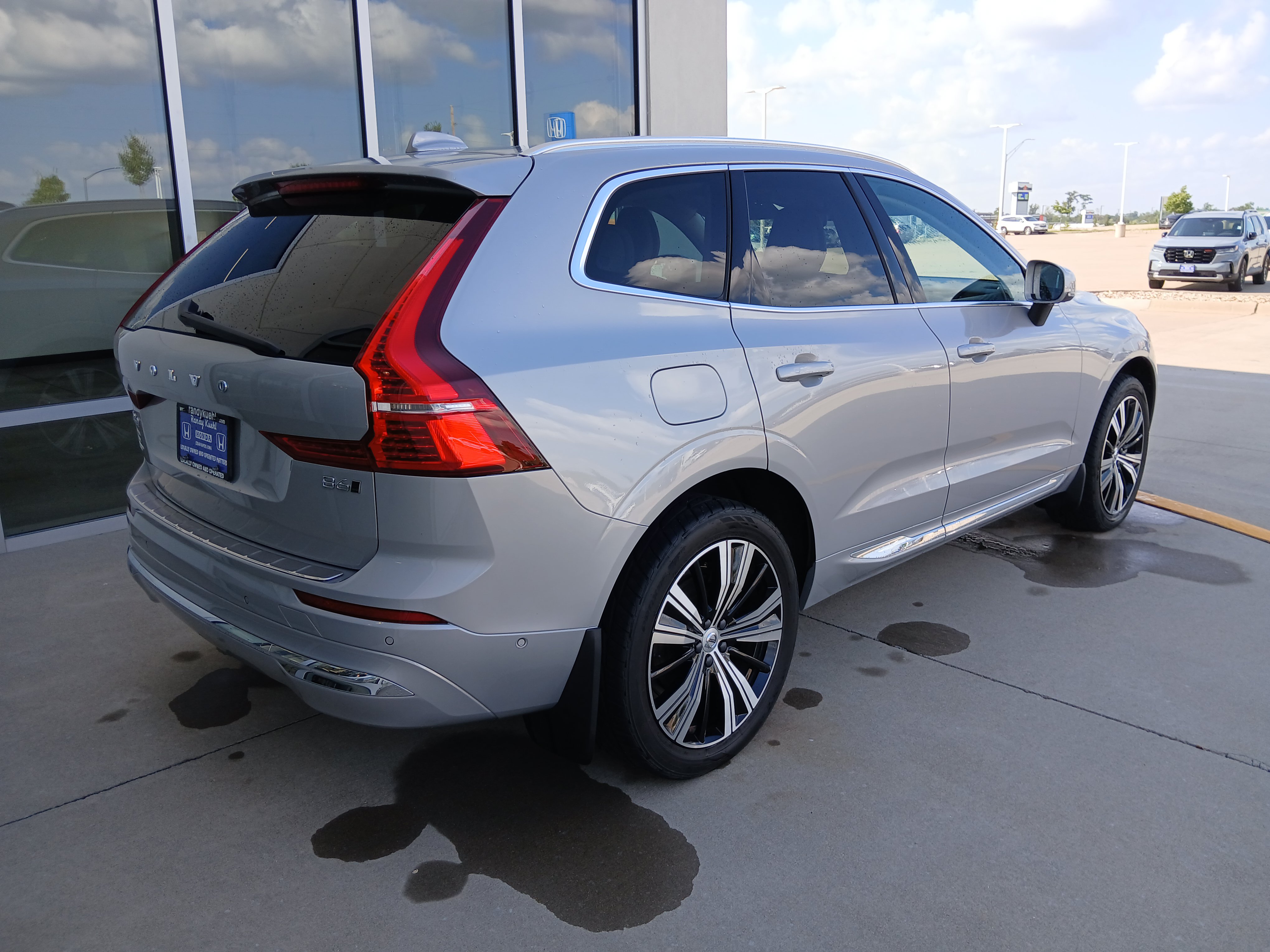 Used 2022 Volvo XC60 B6 Inscription AWD/4WD image 7