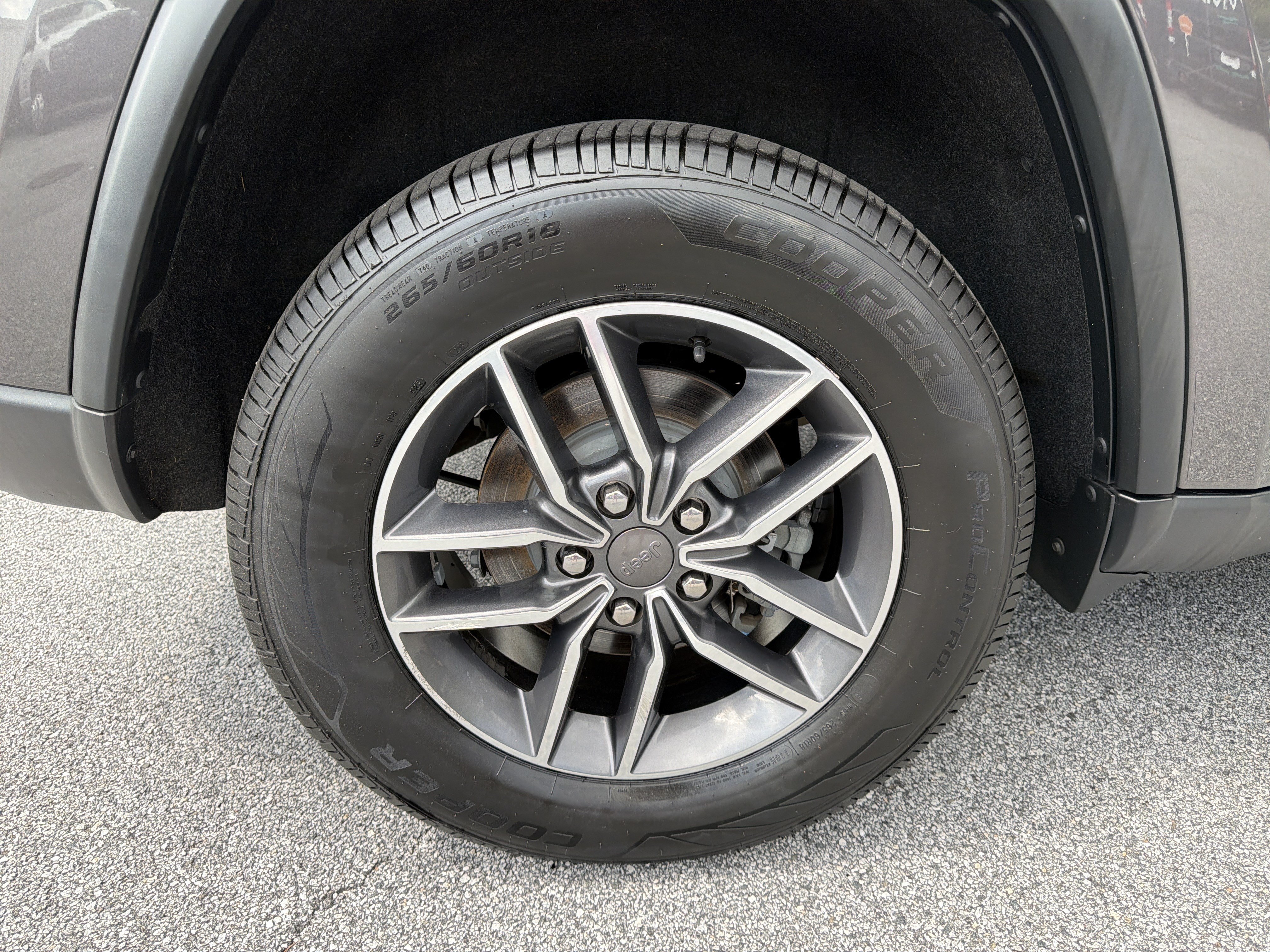 Used 2019 Jeep Grand Cherokee Laredo w/ Laredo X Package RWD image 21