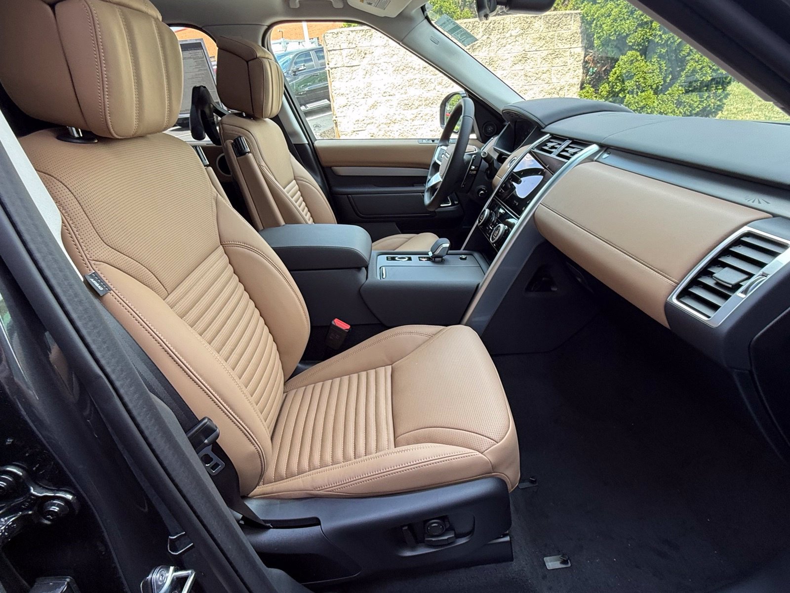 New 2026 Land Rover Discovery Limited Edition AWD/4WD image 23