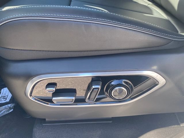 New 2025 Jeep Grand Cherokee Overland w/ Adv Protech Group III AWD/4WD image 16