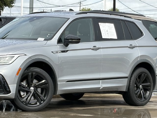 Used 2023 Volkswagen Tiguan SE R-Line FWD image 9