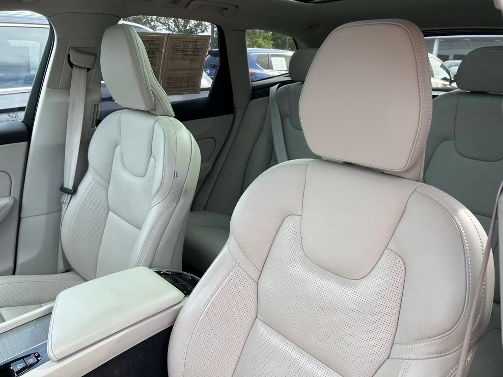 Used 2023 Volvo XC60 B5 Ultimate w/ Climate Package AWD/4WD image 21