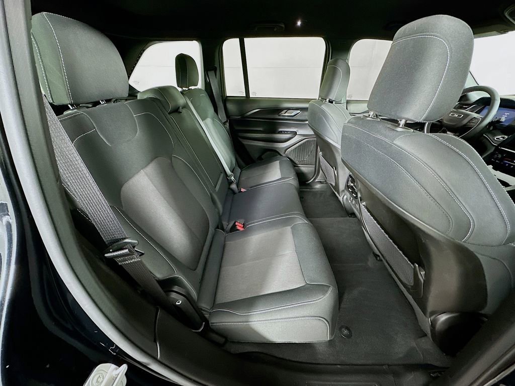 Certified 2025 Jeep Grand Cherokee Laredo w/ Luxury Tech Group I image 37