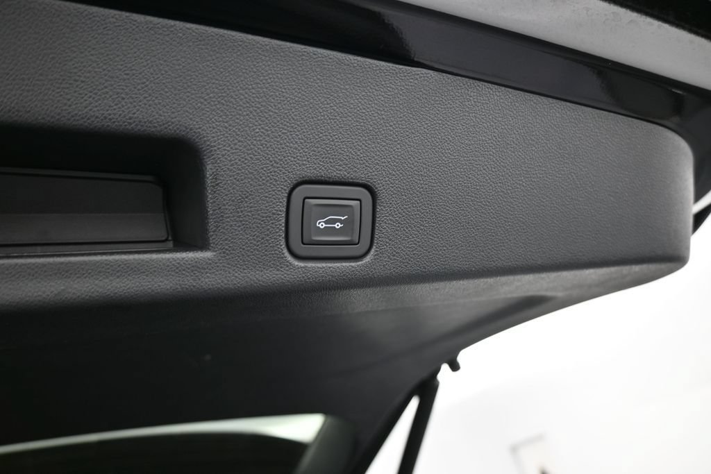 Used 2024 Chevrolet Traverse LS FWD image 47