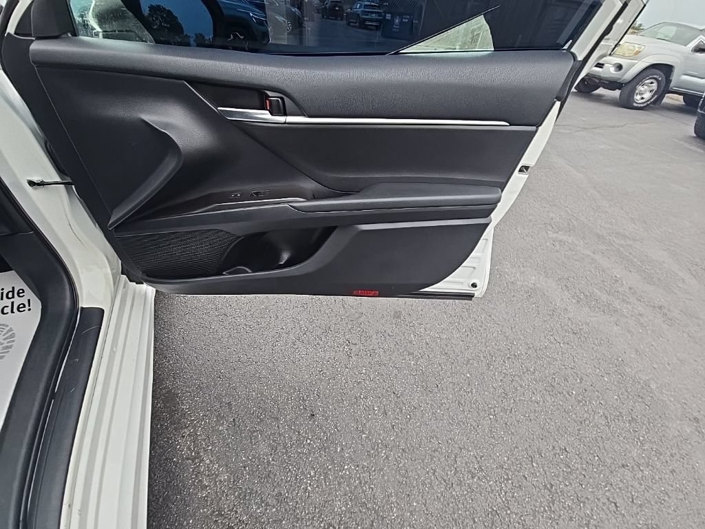 Used 2022 Toyota Camry SE FWD image 31