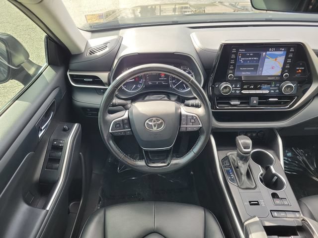 Used 2021 Toyota Highlander XLE FWD image 11