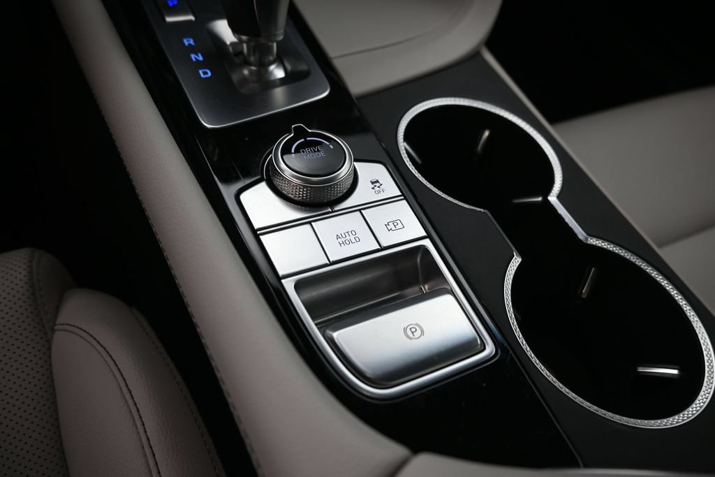 Used 2025 Genesis G70 2.5T RWD image 14