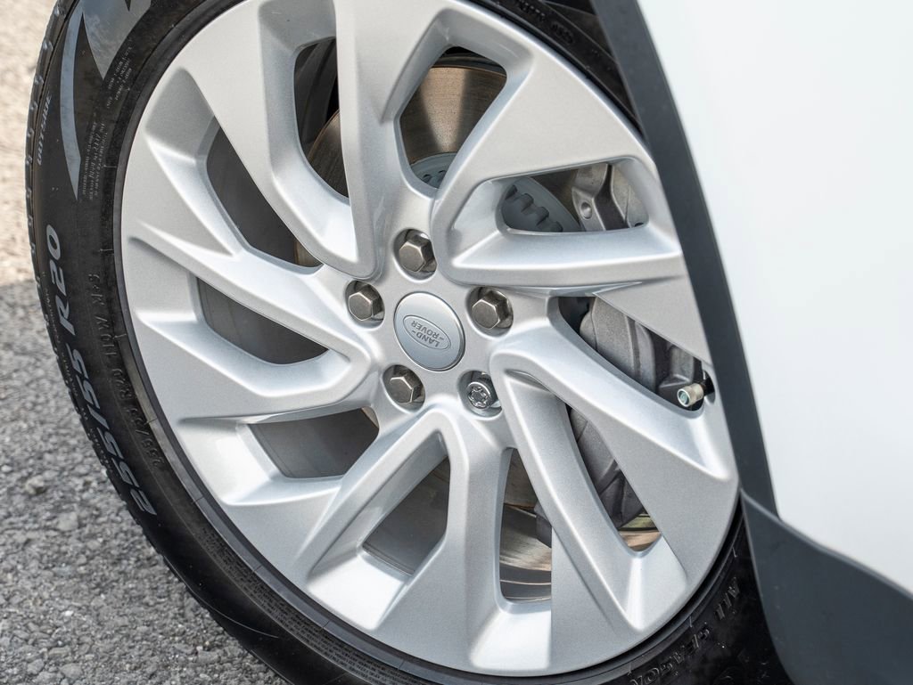 New 2025 Land Rover Discovery S image 9