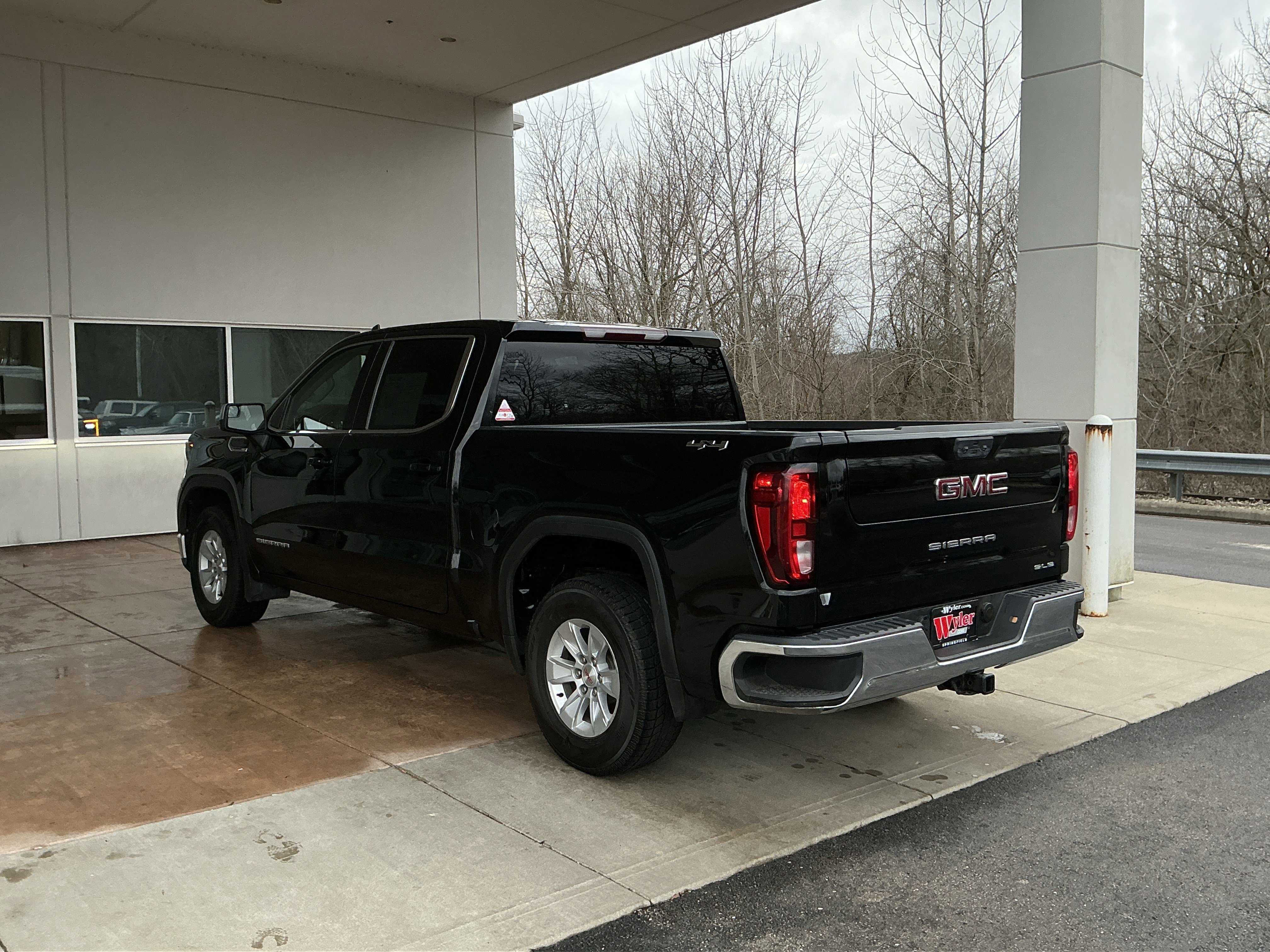 Used 2023 GMC Sierra 1500 SLE w/ Enhanced Capability Package AWD/4WD image 19