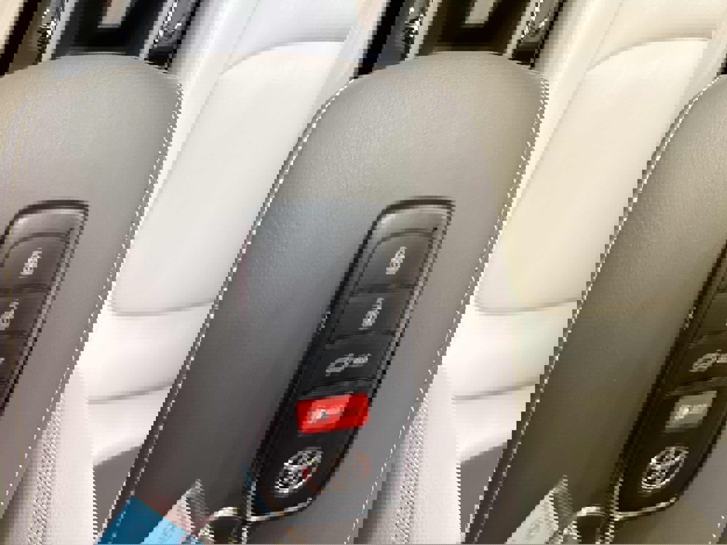 Used 2024 Toyota Corolla Cross XLE w/ Convenience Package image 39