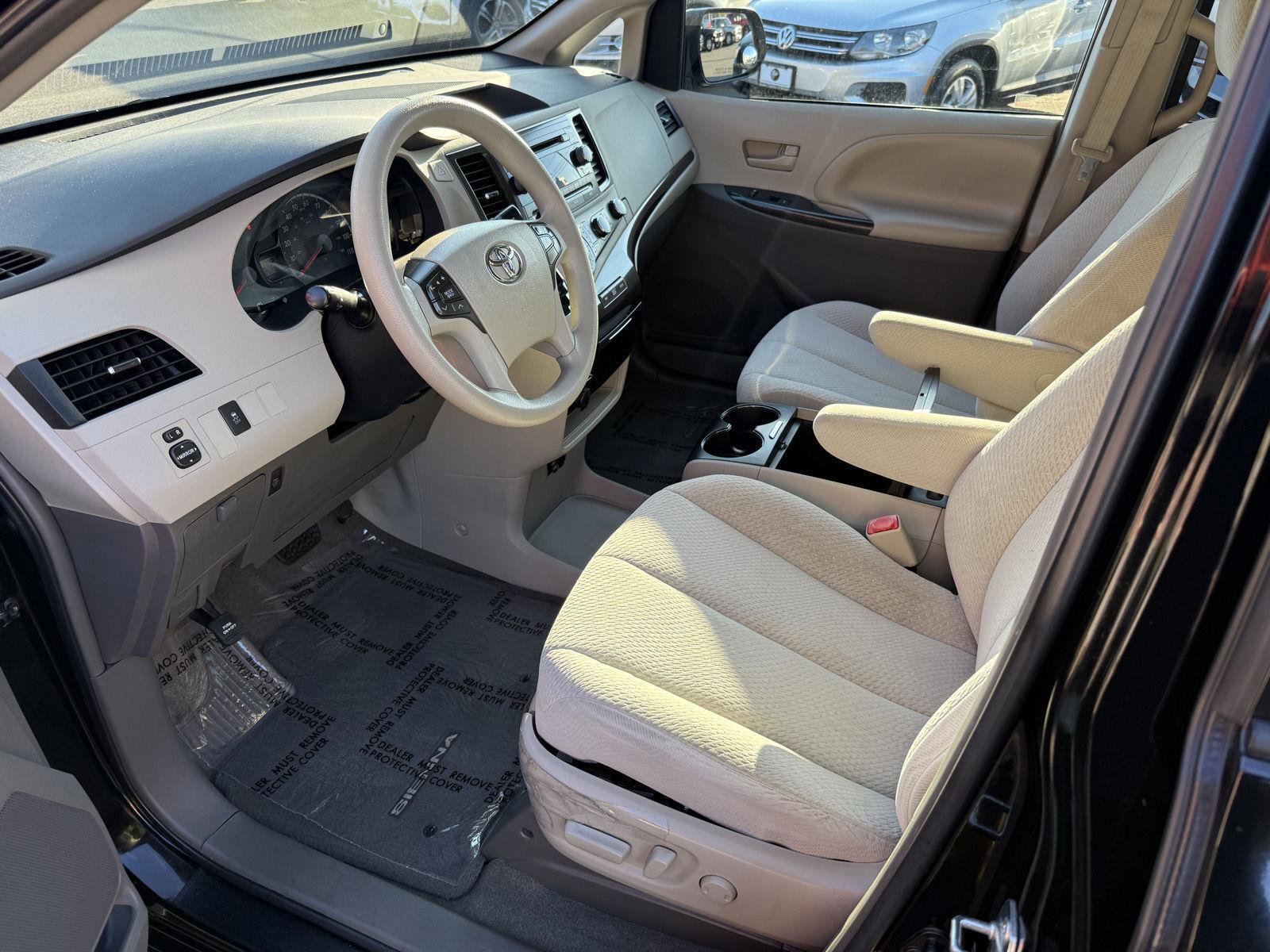 Used 2012 Toyota Sienna LE image 12