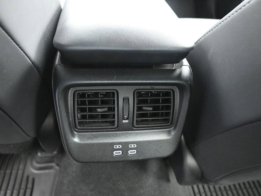 Used 2023 Toyota Crown XLE AWD/4WD image 18