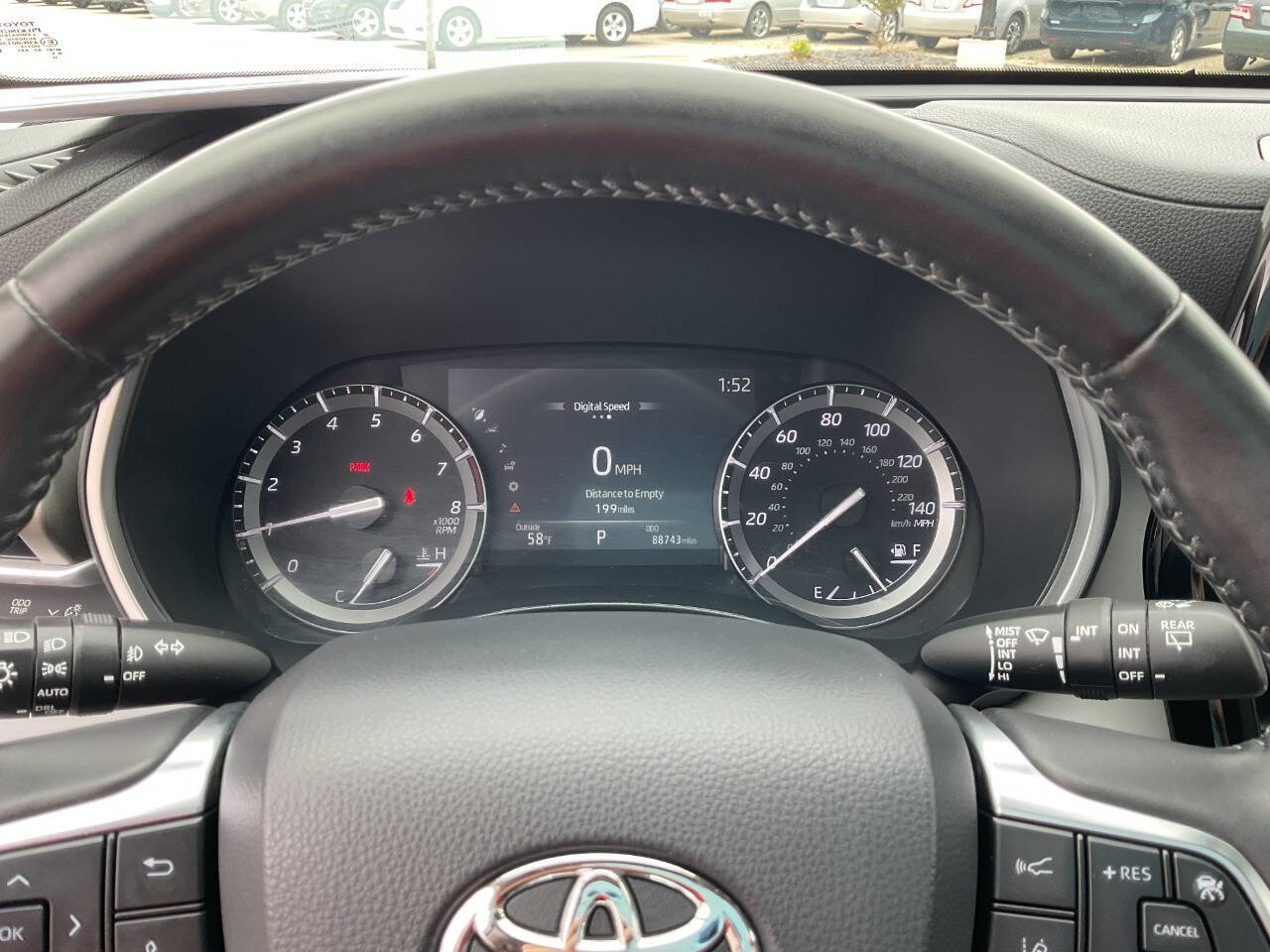 Used 2021 Toyota Highlander XLE AWD/4WD image 23