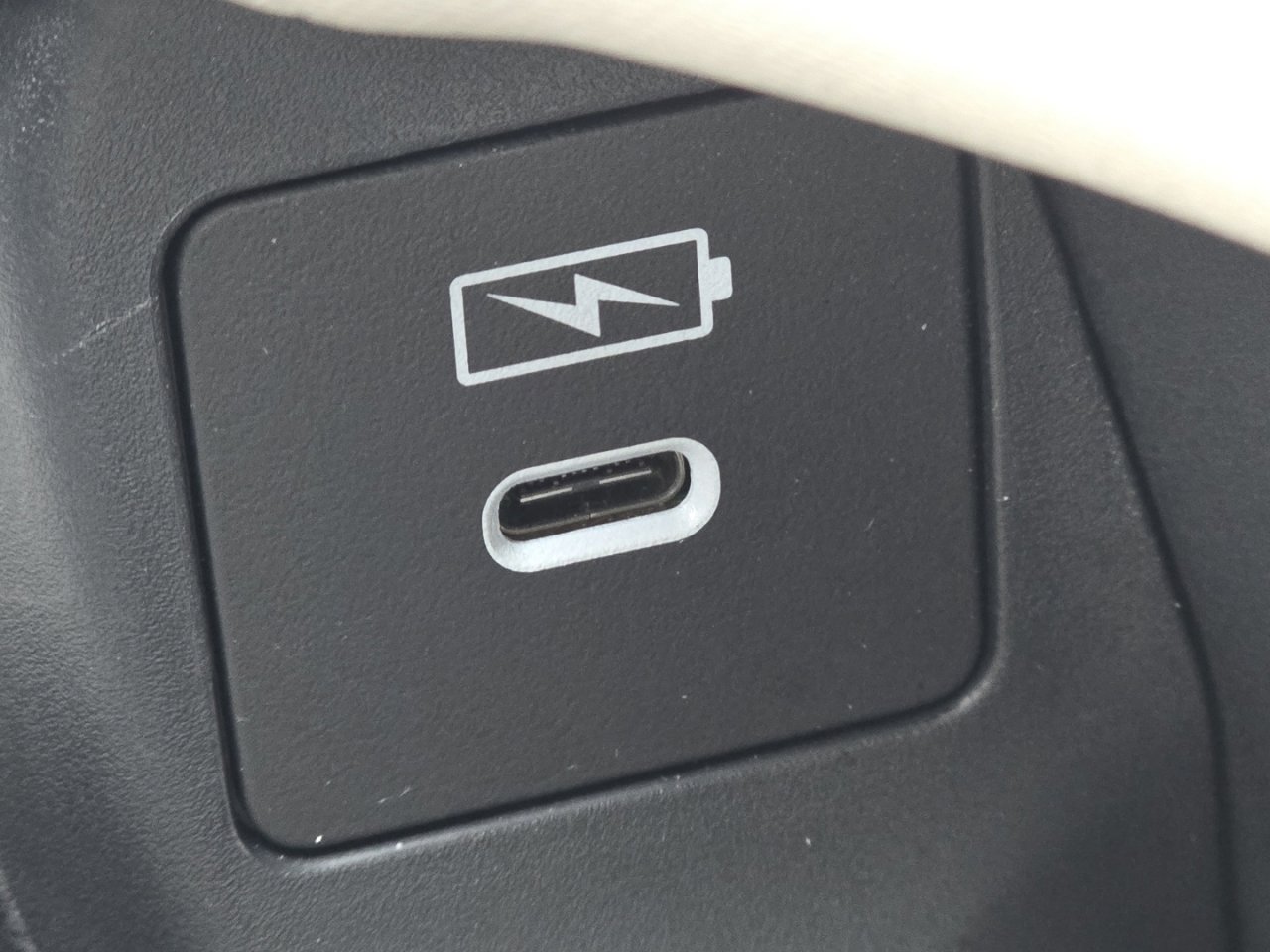 Used 2025 Honda HR-V LX image 6