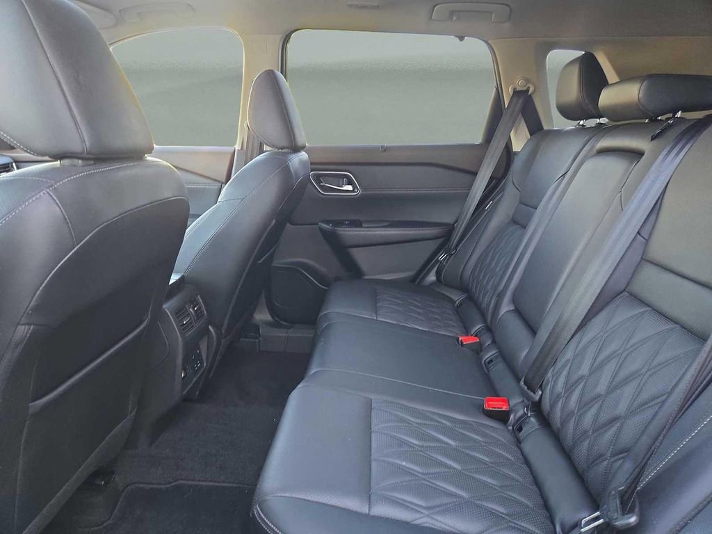 Used 2021 Nissan Rogue Platinum AWD/4WD image 13