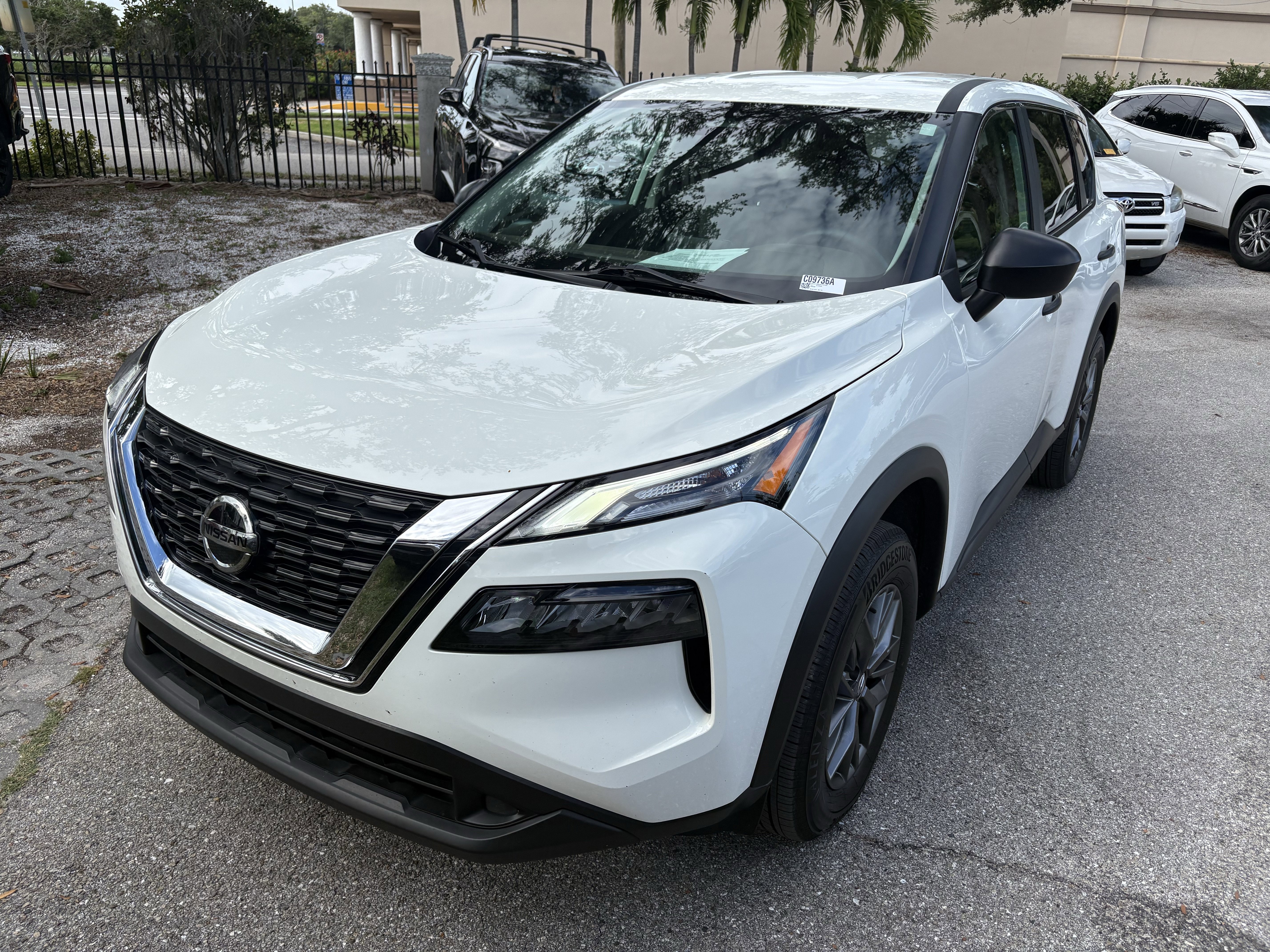 Used 2021 Nissan Rogue S AWD/4WD image 3