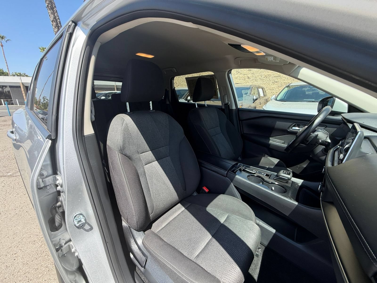 Used 2025 Nissan Rogue SV FWD image 38