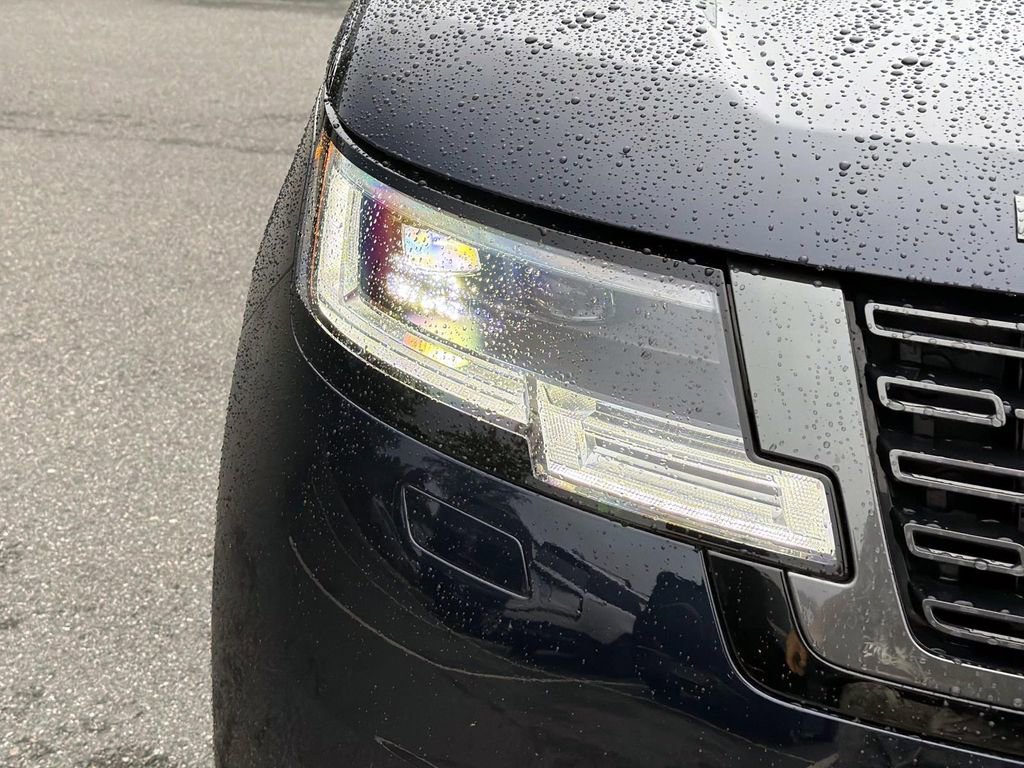 New 2025 Land Rover Range Rover Long Wheelbase SE image 9