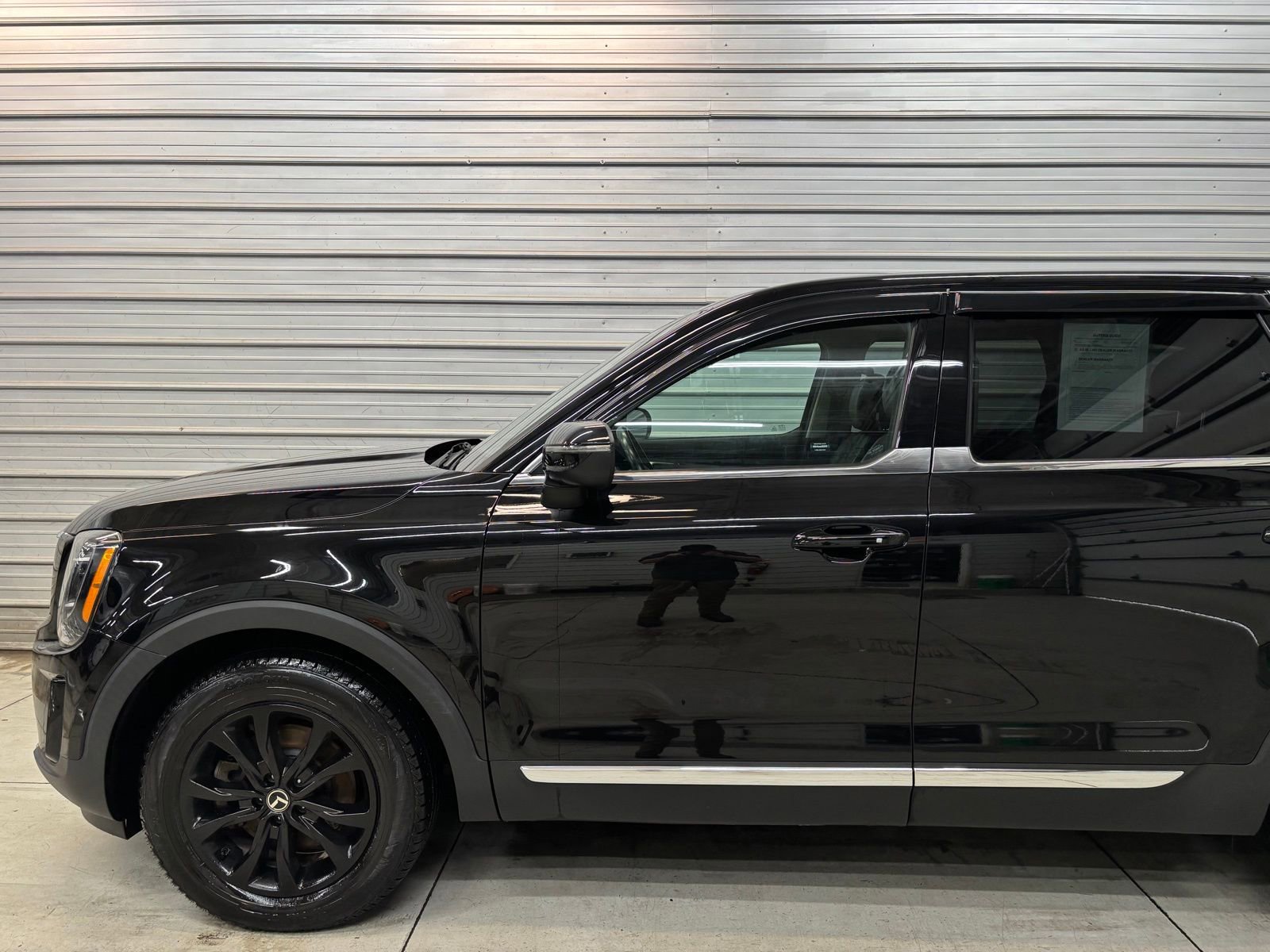 Used 2021 Kia Telluride LX image 3