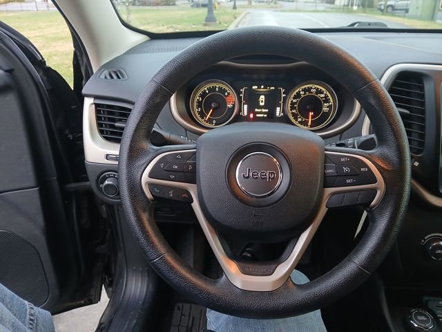 Used 2016 Jeep Cherokee Sport image 31