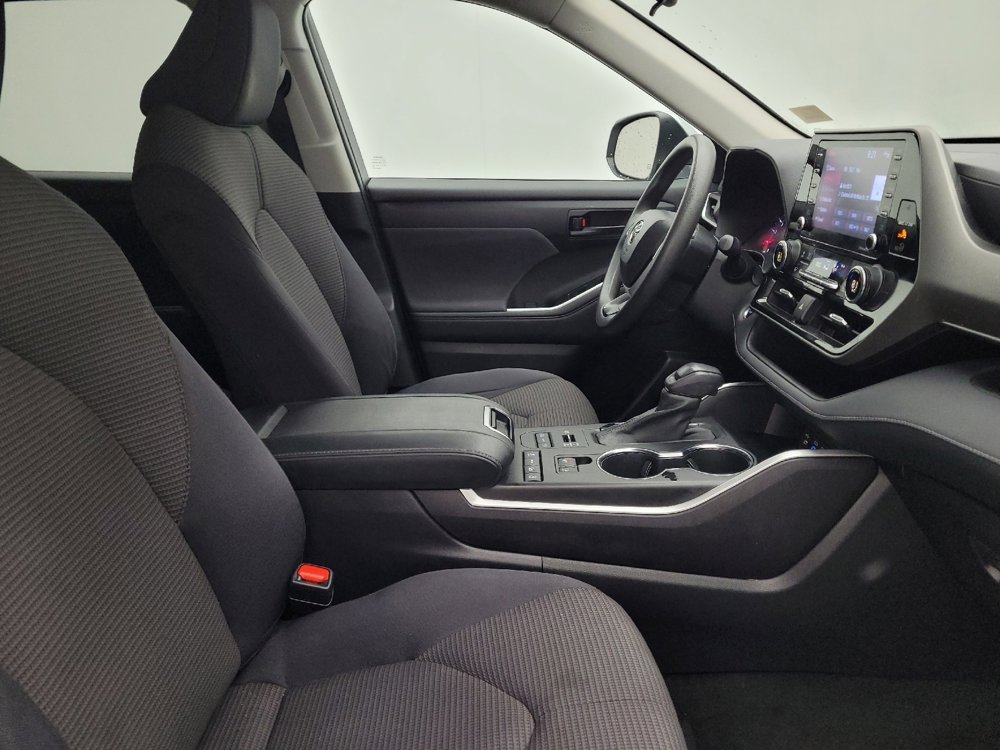 Used 2022 Toyota Highlander L image 21