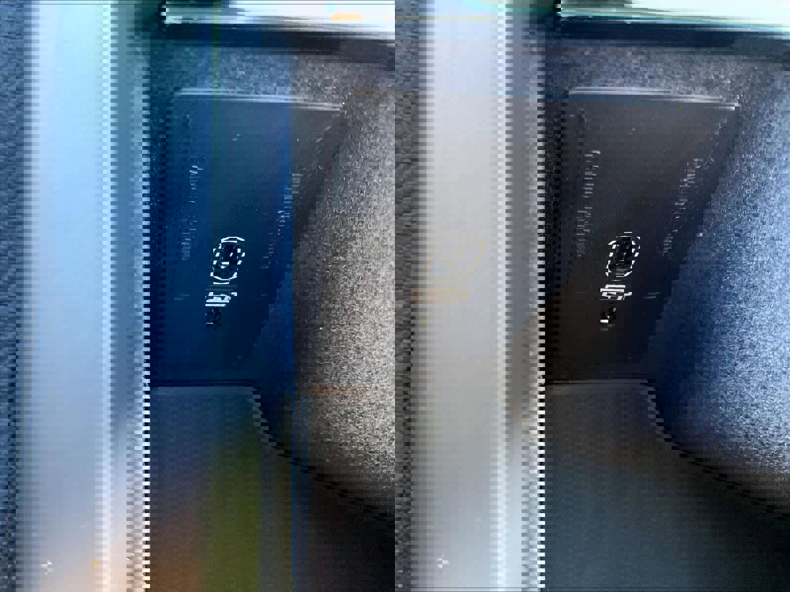 Used 2023 Volvo XC60 T8 Plus image 36