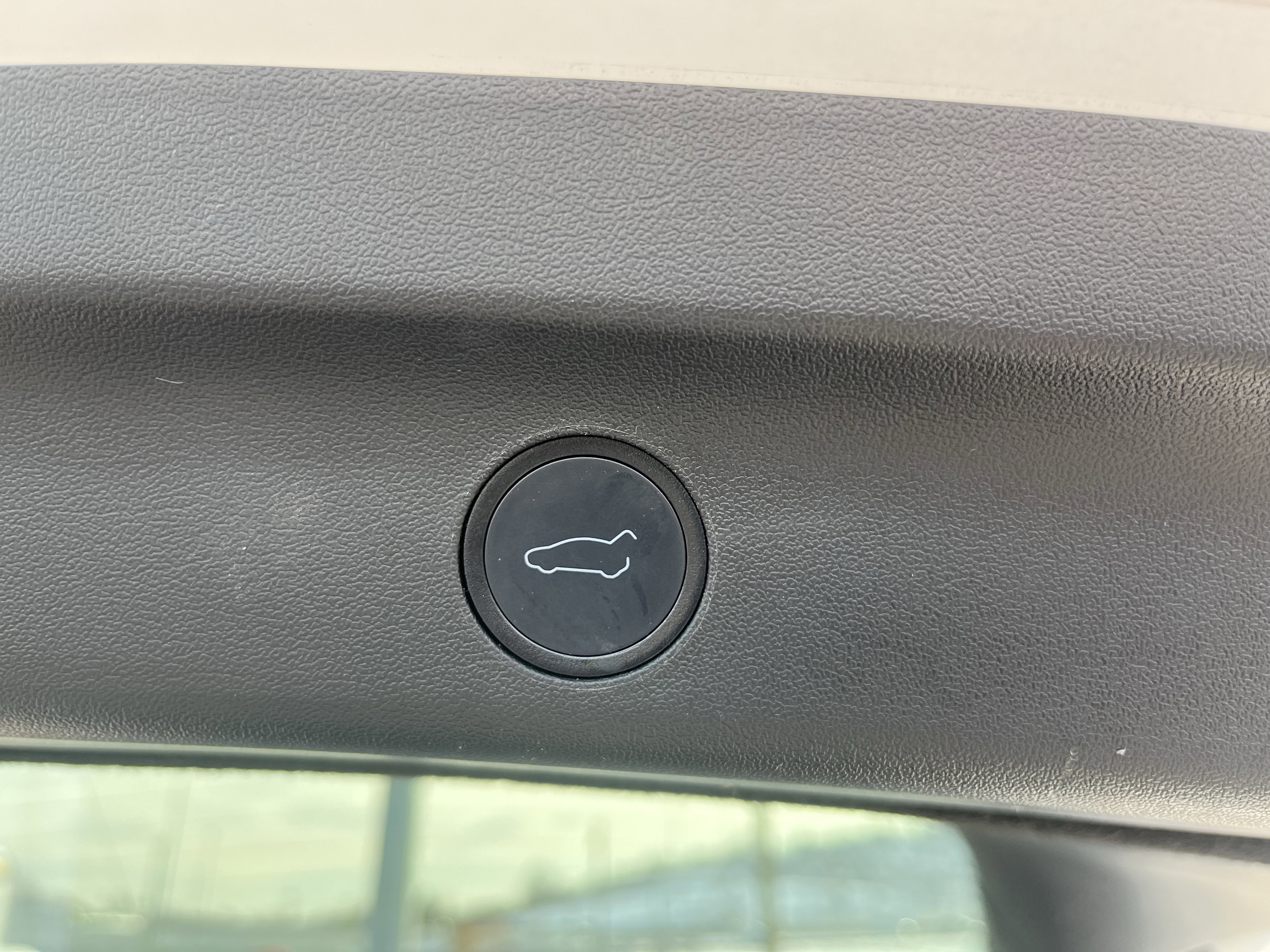 Used 2022 Tesla Model Y Long Range image 19