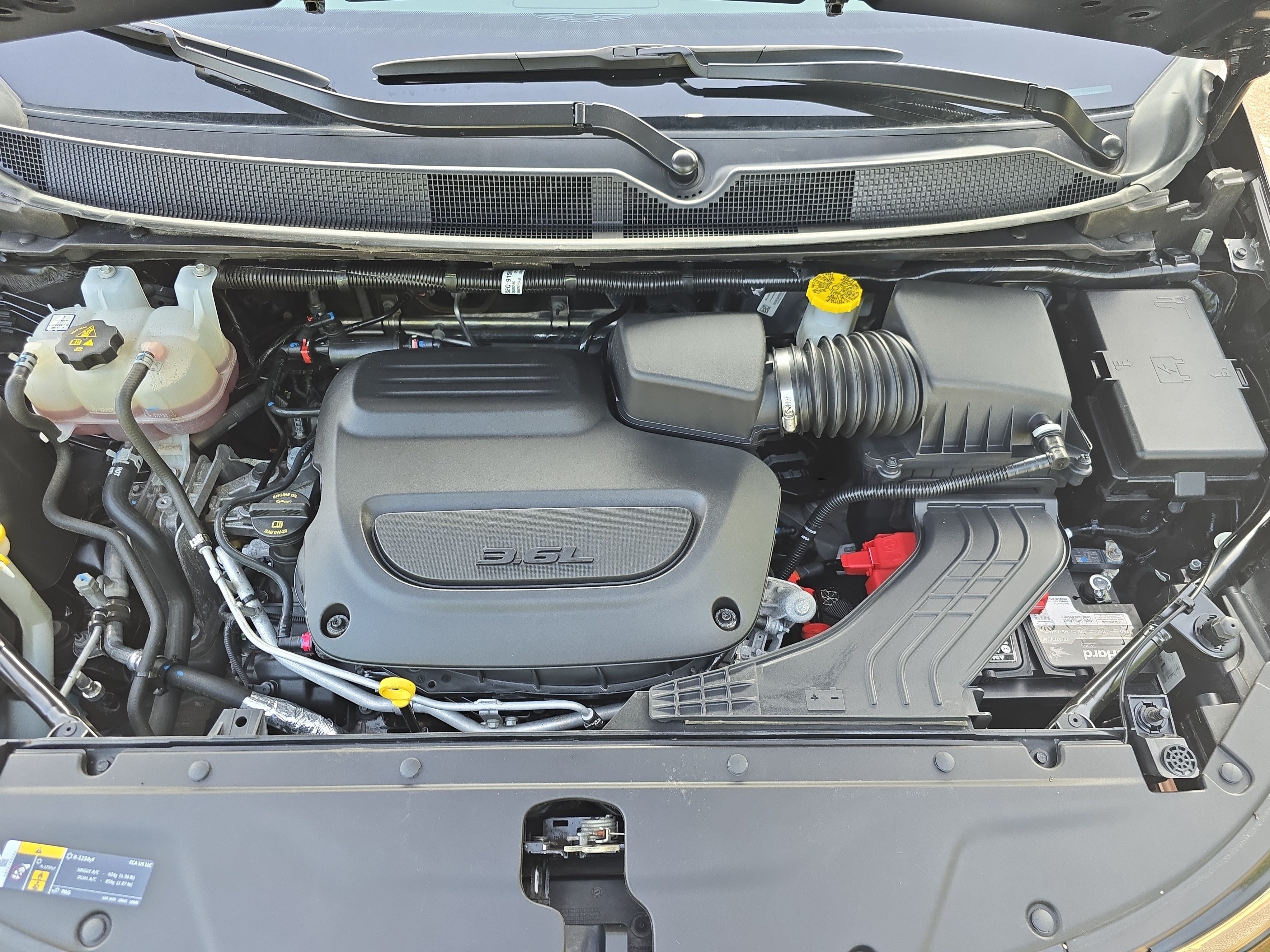 Used 2025 Chrysler Pacifica Limited FWD image 27