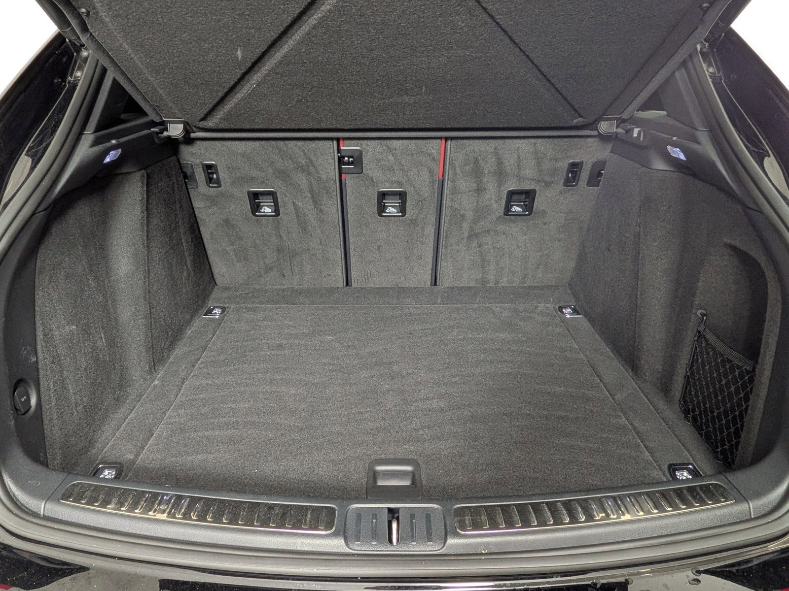 Certified 2023 Porsche Macan AWD/4WD image 22