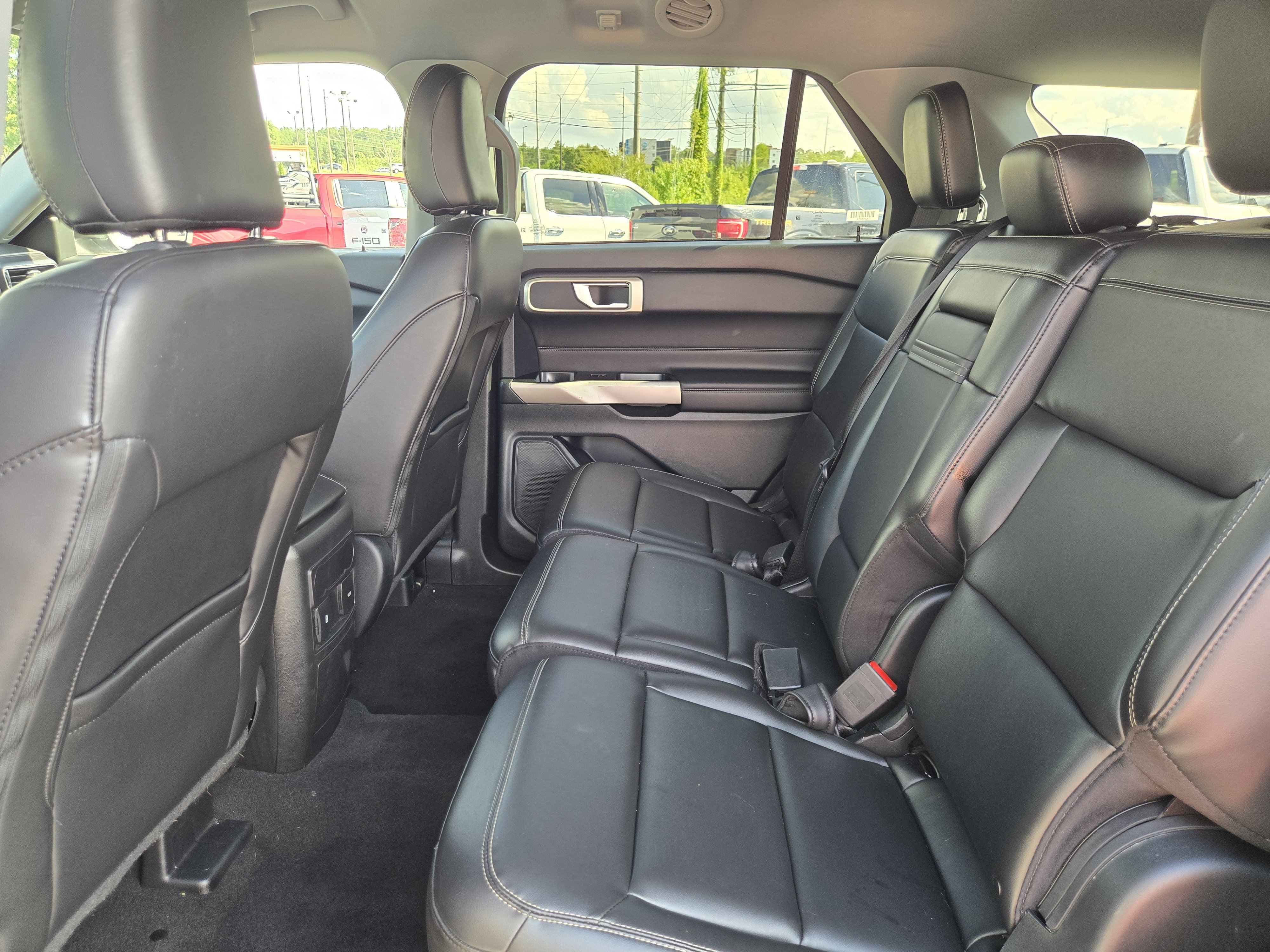 Certified 2023 Ford Explorer XLT w/ Equipment Group 202A AWD/4WD image 15