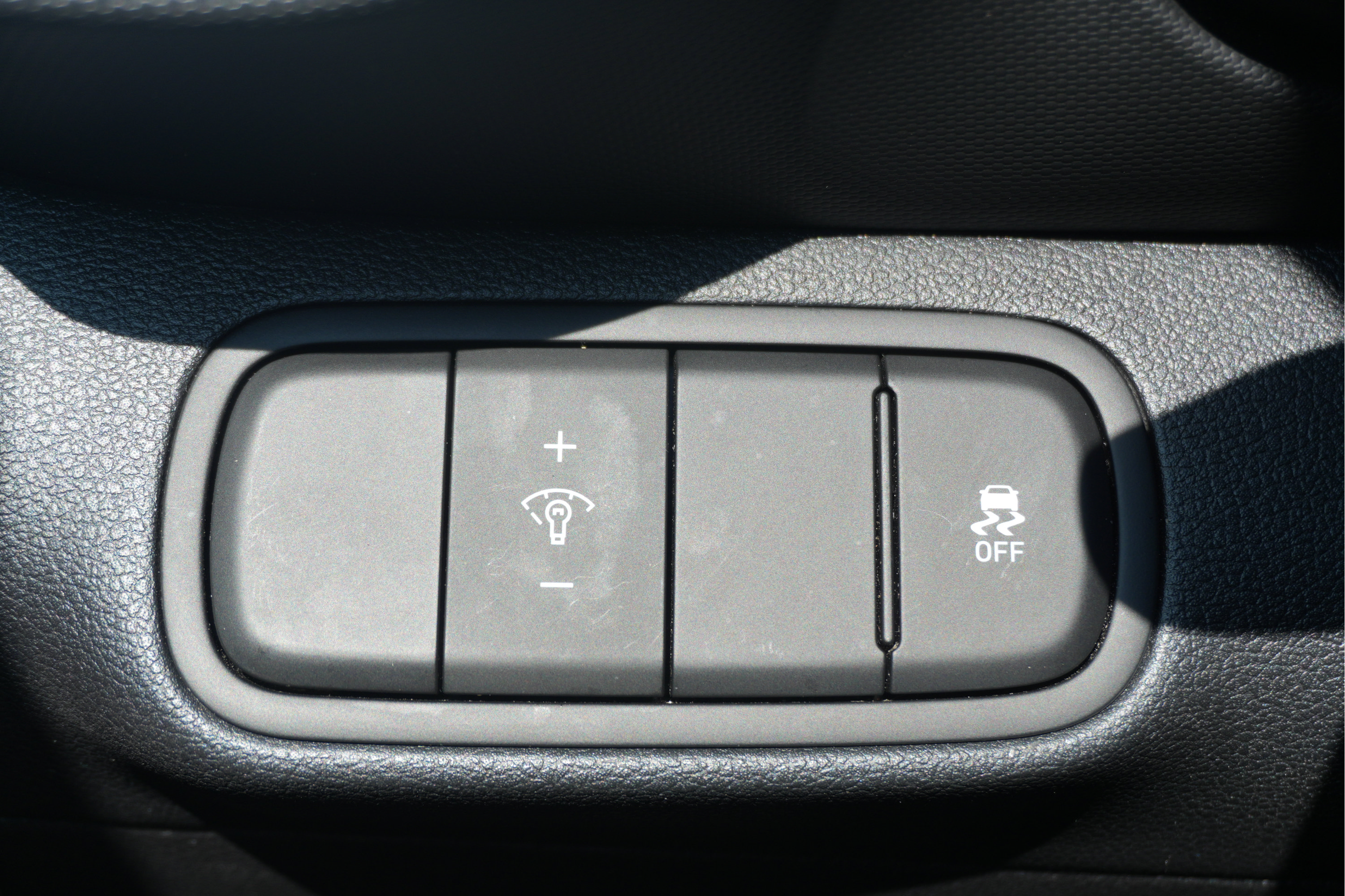 Used 2025 Hyundai Venue SEL FWD image 28