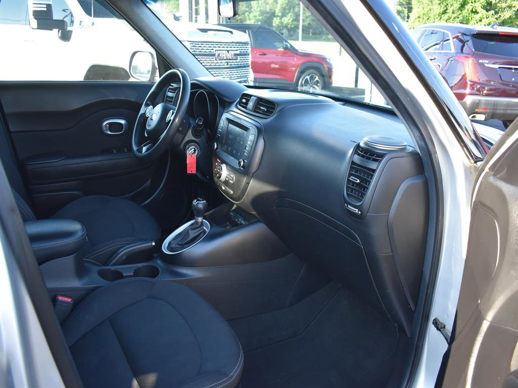 Used 2018 Kia Soul + image 5