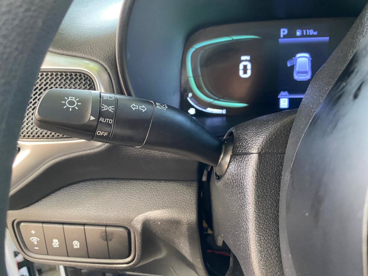Used 2025 Kia Soul LX w/ LX Technology Package FWD image 57