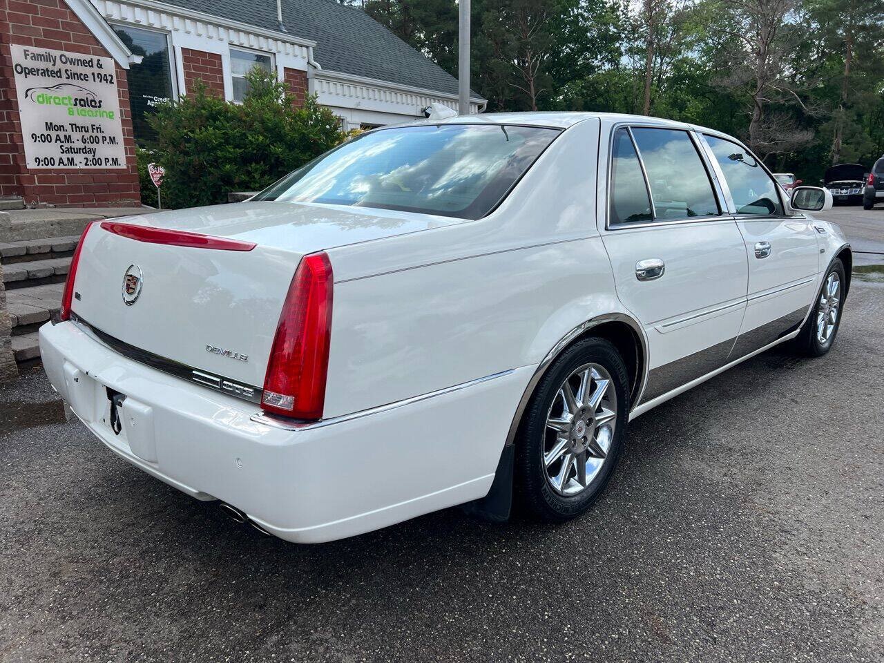 Used 2011 Cadillac DTS Luxury FWD image 8