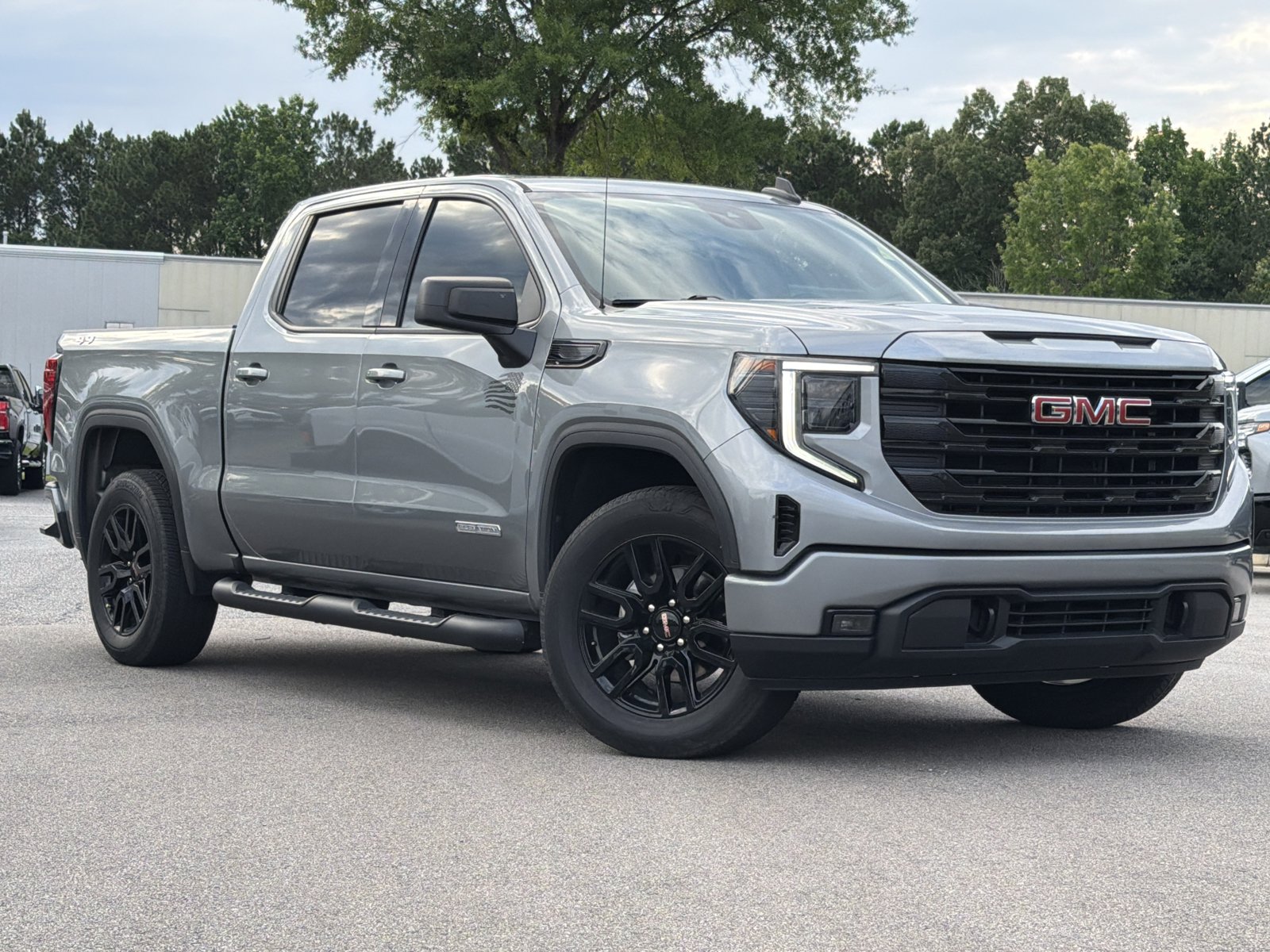 Used 2023 GMC Sierra 1500 Elevation AWD/4WD image 2