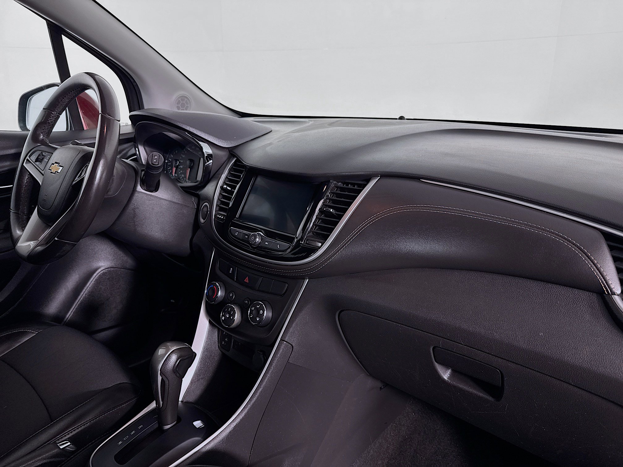 Used 2022 Chevrolet Trax LT w/ LT Convenience Package FWD image 28