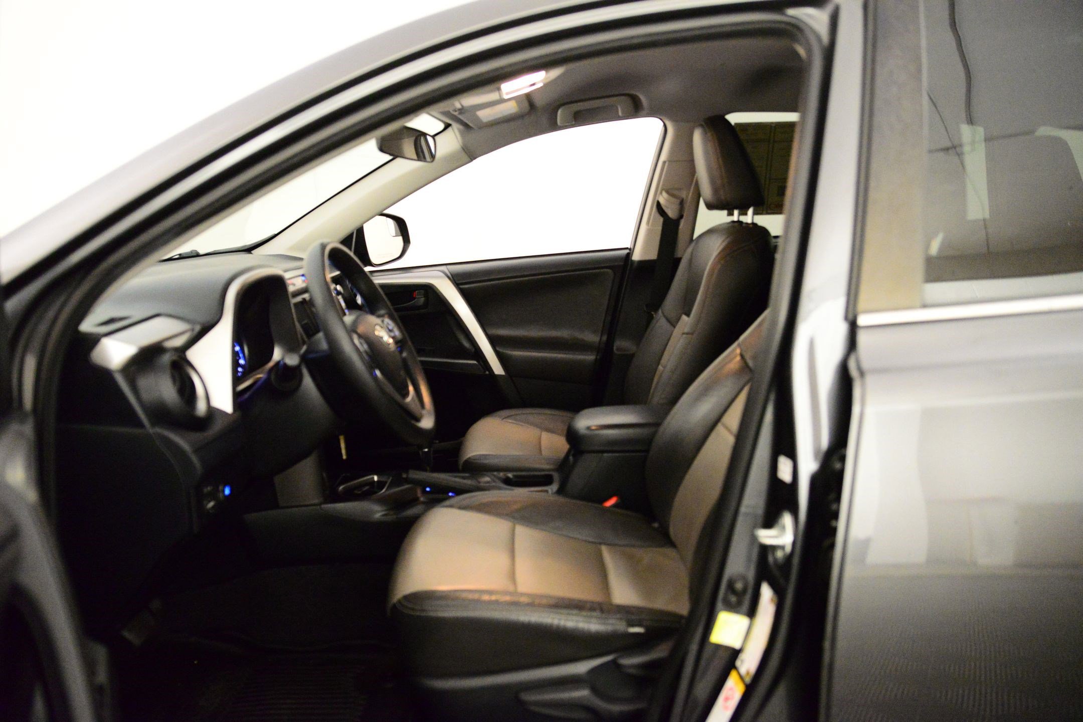 Used 2018 Toyota RAV4 LE image 24