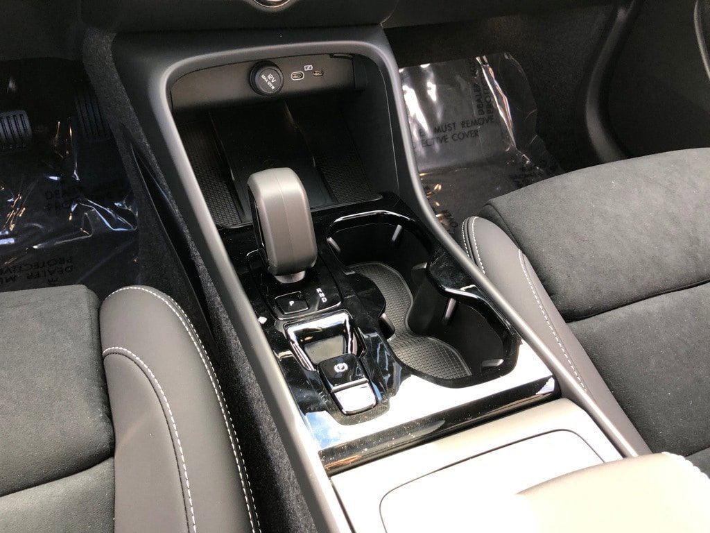 New 2026 Volvo XC40 B5 Ultra w/ Protection Package Premier AWD/4WD image 31