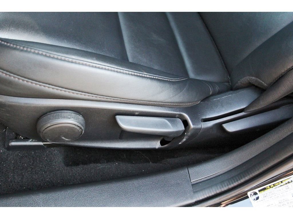 Used 2023 MAZDA MAZDA3 s image 31