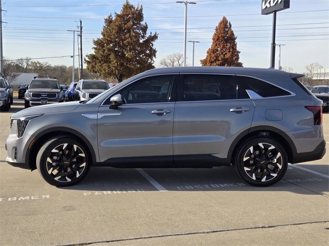 Certified 2025 Kia Sorento EX image 3