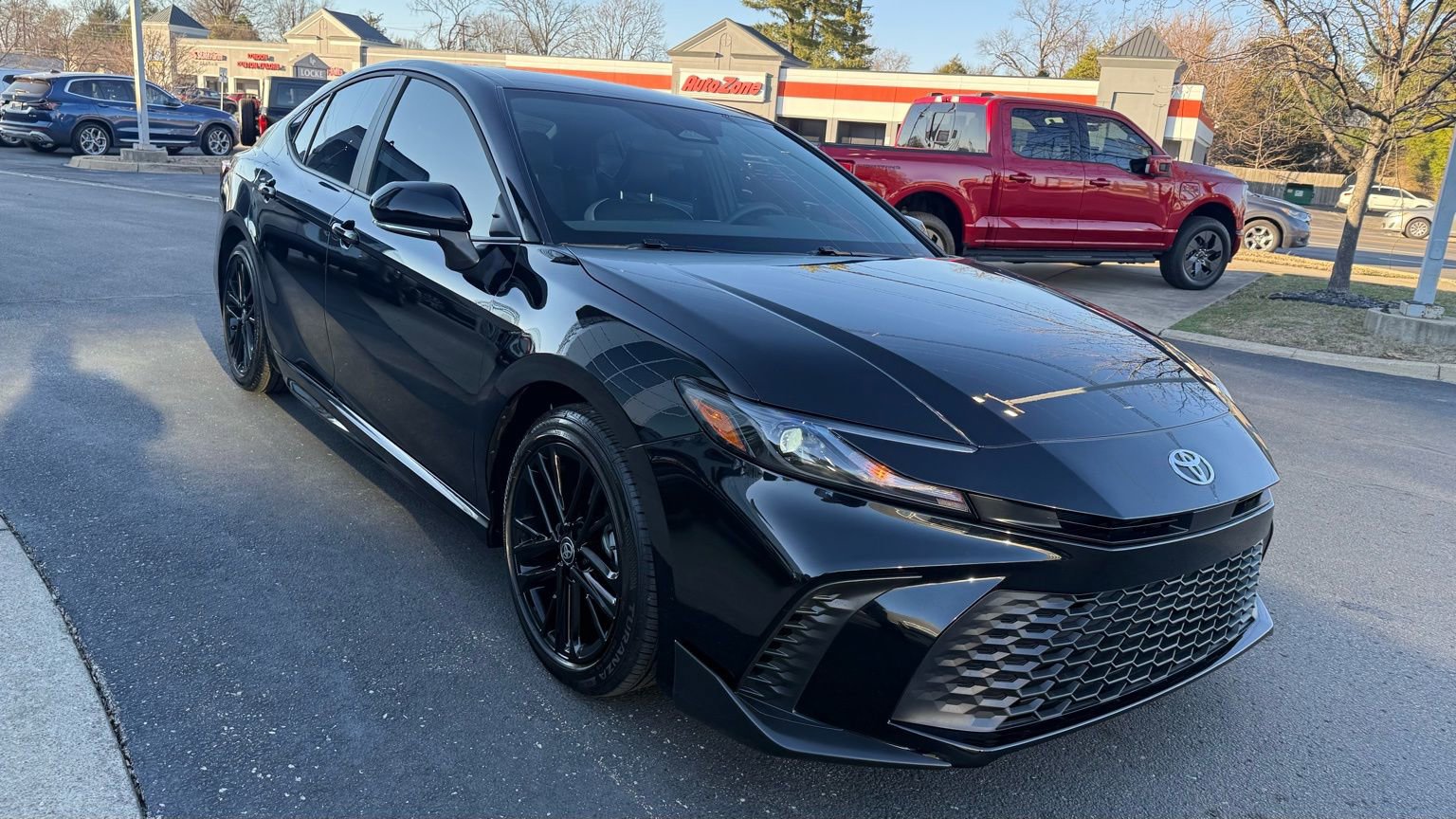 Used 2025 Toyota Camry SE image 6