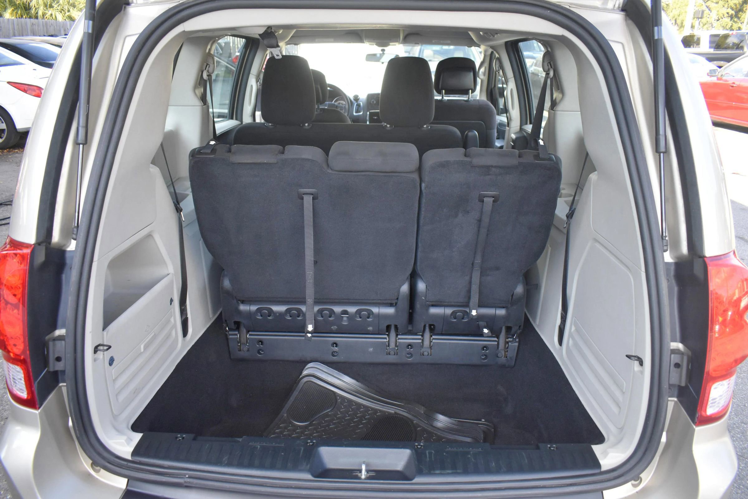 Used 2013 Dodge Grand Caravan American Value Package FWD image 19