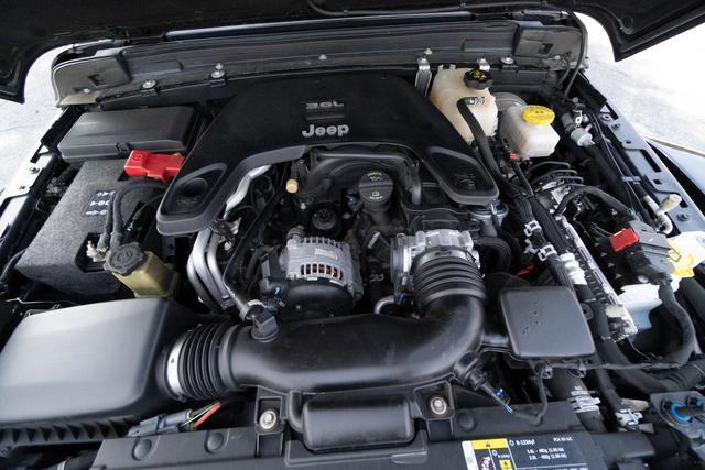 Used 2018 Jeep Wrangler Unlimited Rubicon w/ Dual Top Group image 10