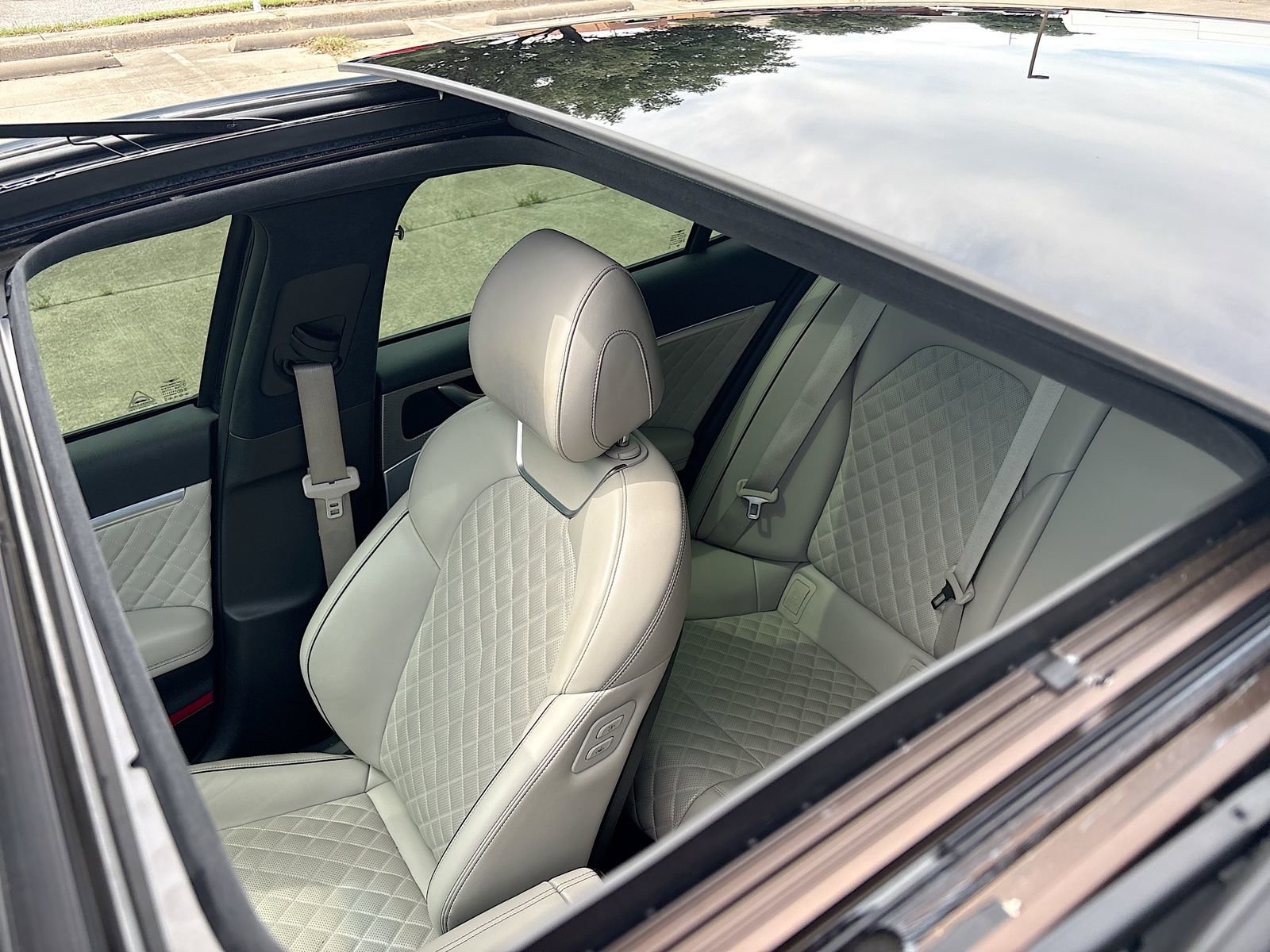 Used 2023 Genesis G70 3.3T w/ Sport Prestige Package RWD image 22