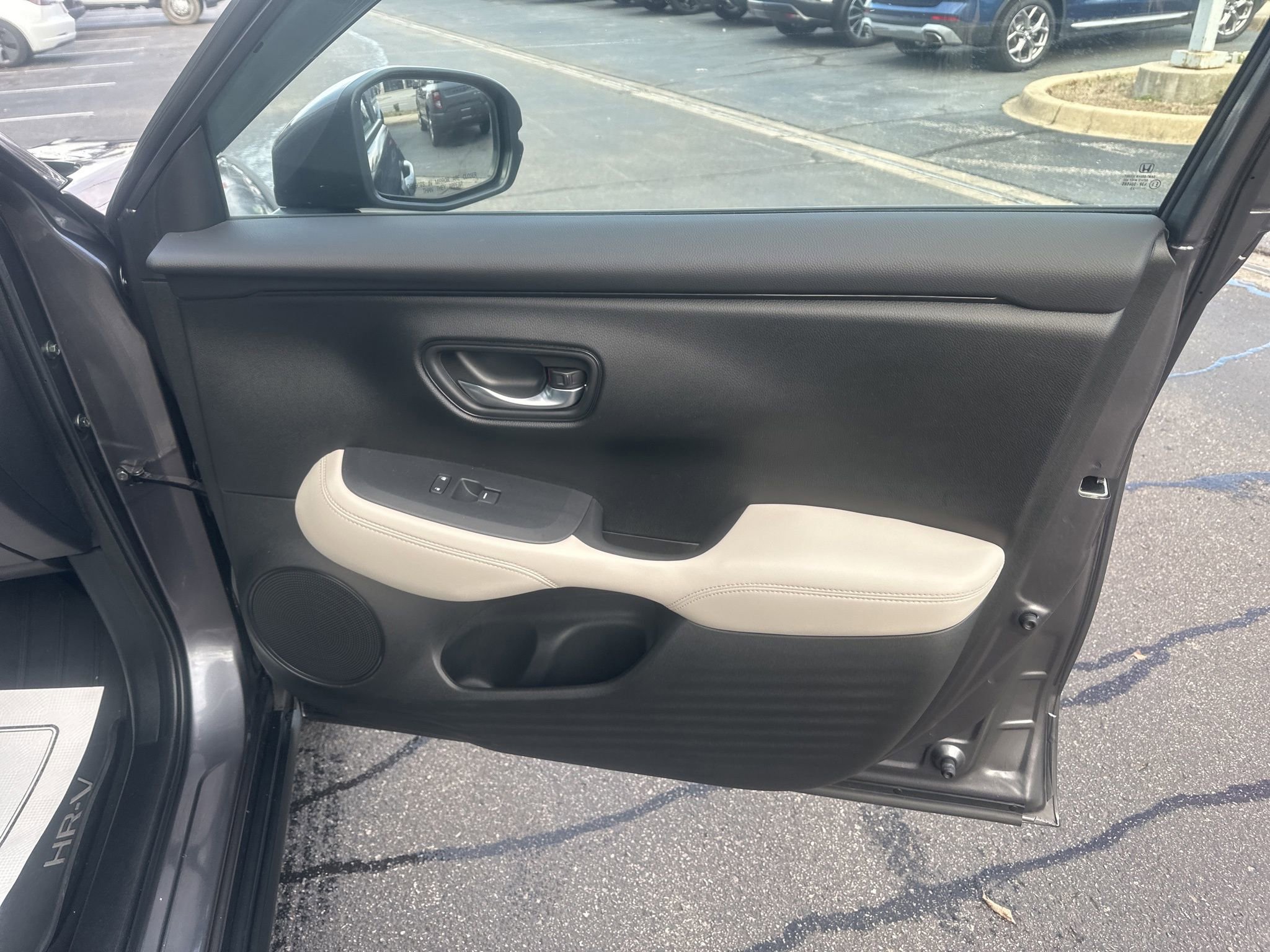 Used 2023 Honda HR-V LX image 10