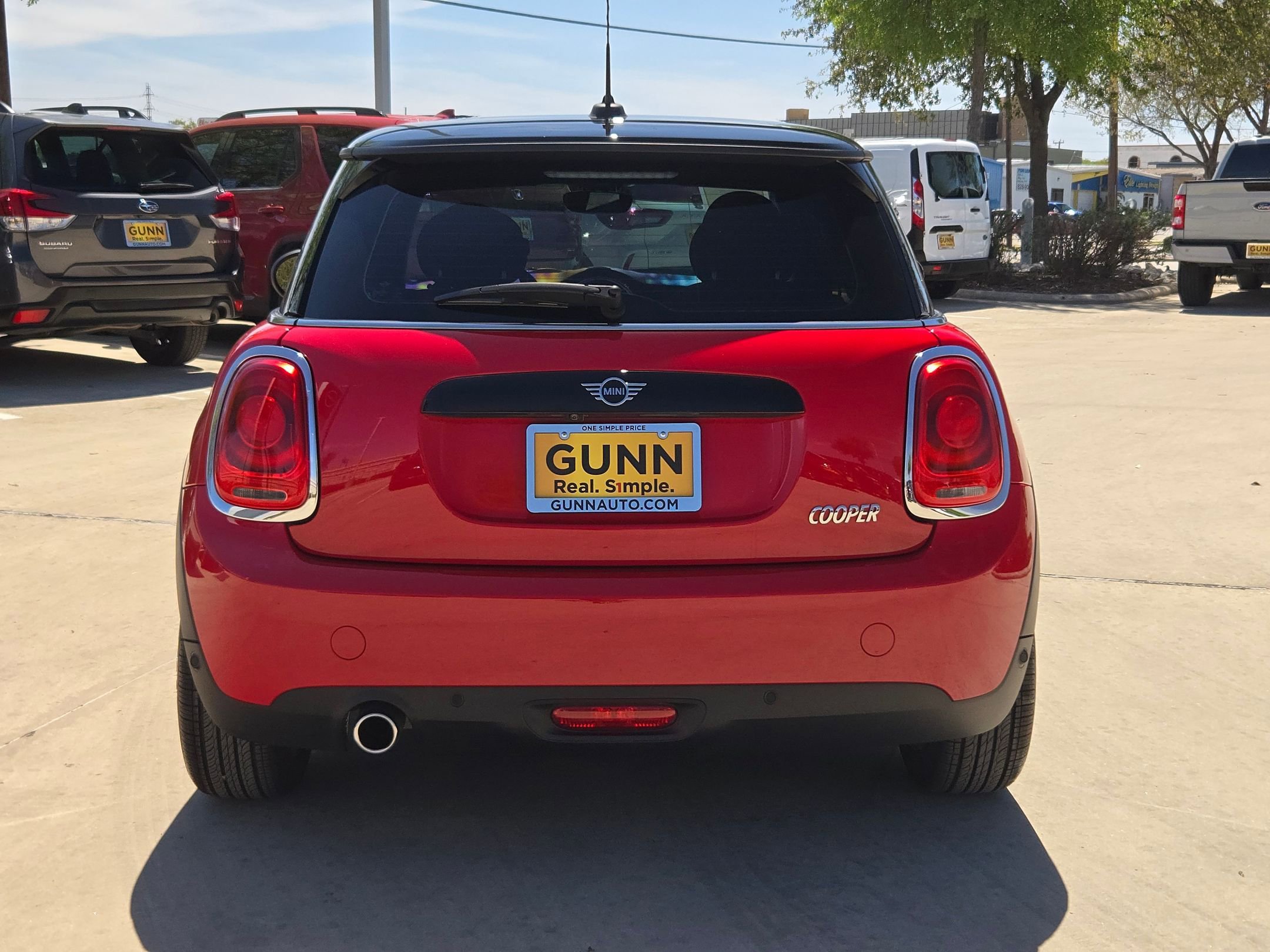 Used 2019 MINI Cooper 2-Door Hardtop image 4